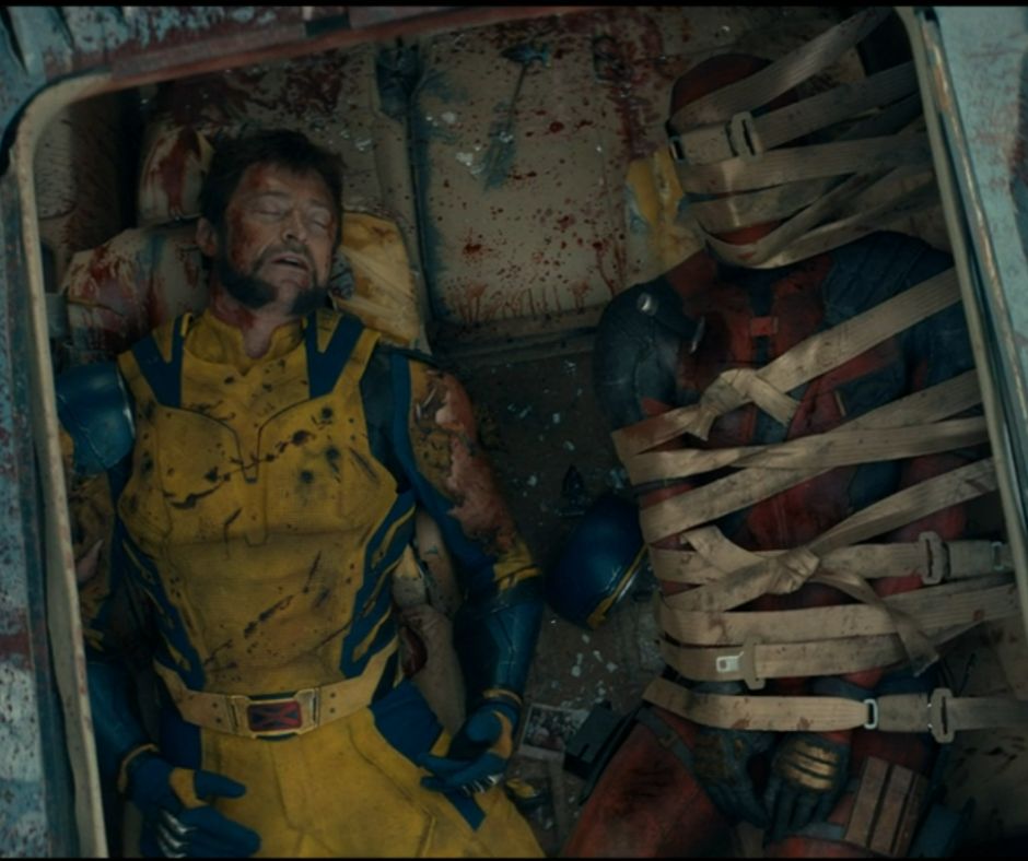 Deadpool e Wolverine nella scena della macchina